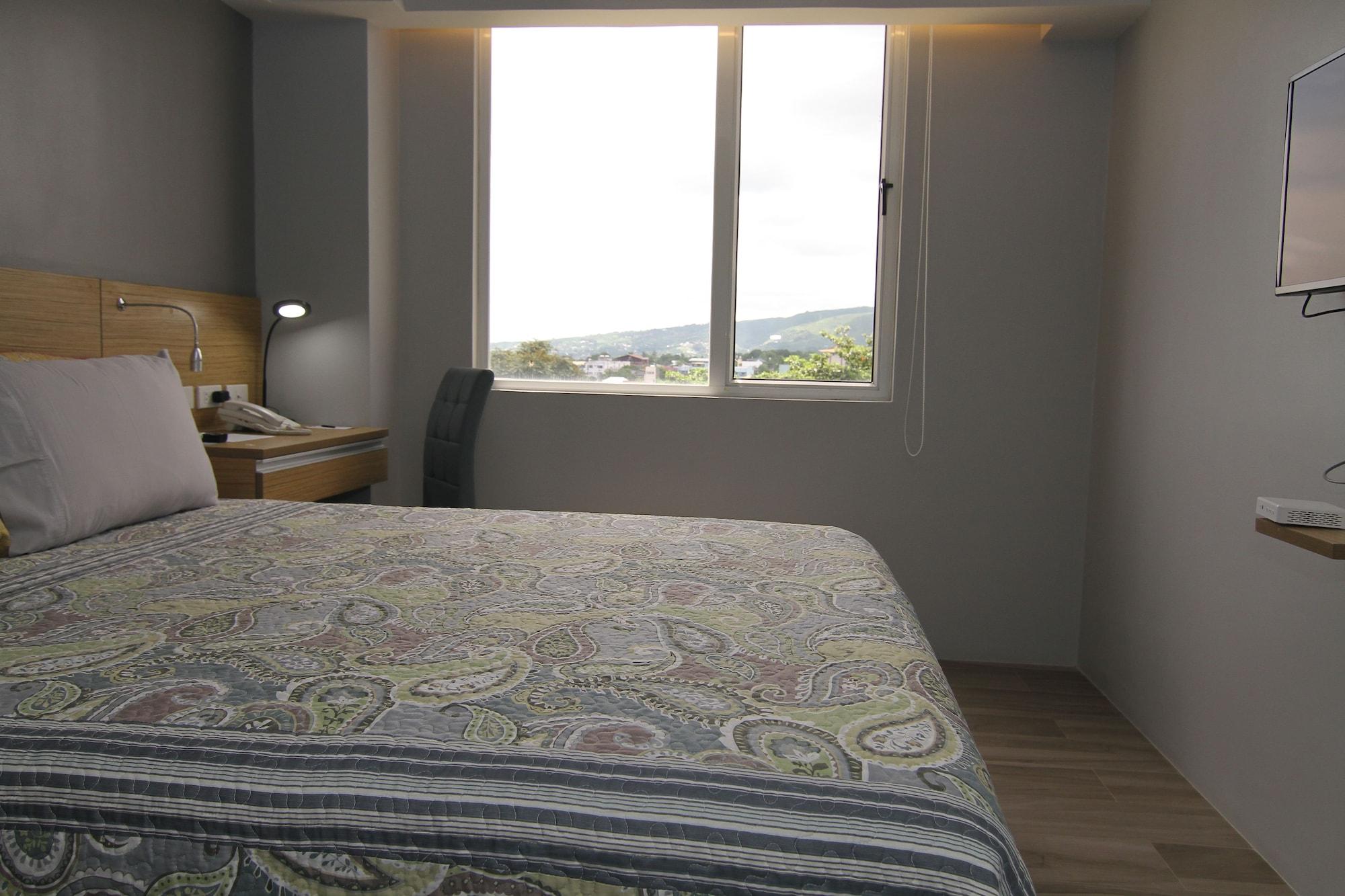 Cebu Hotel Plus מראה חיצוני תמונה