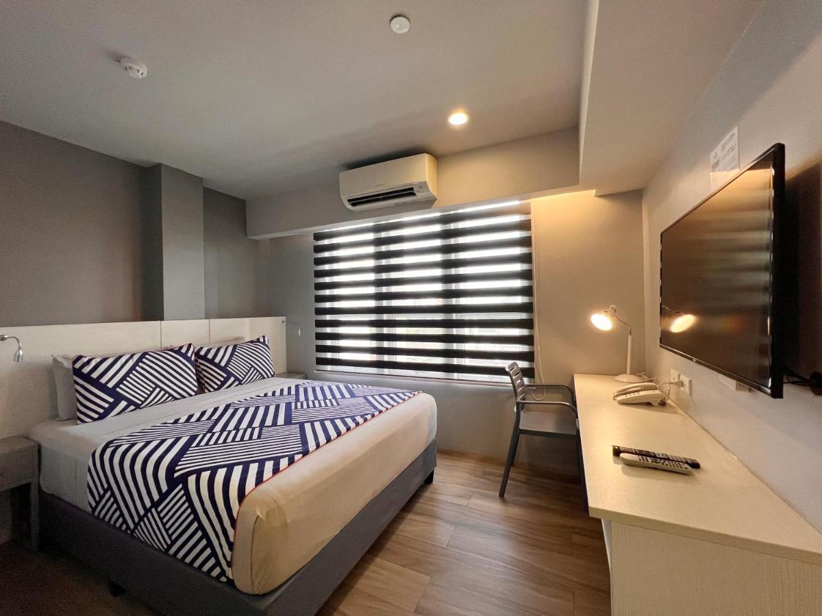Cebu Hotel Plus מראה חיצוני תמונה