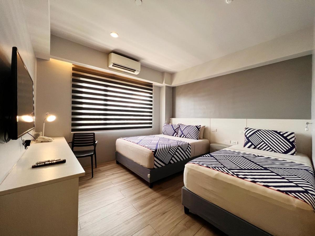 Cebu Hotel Plus מראה חיצוני תמונה