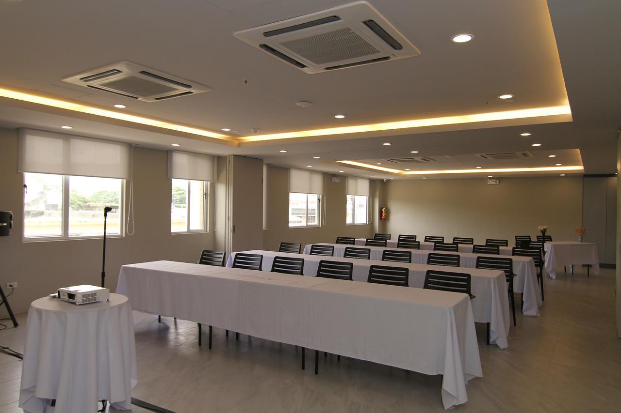 Cebu Hotel Plus מראה חיצוני תמונה