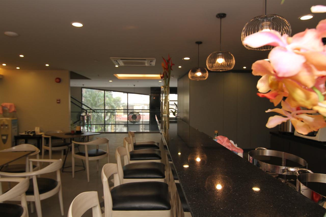 Cebu Hotel Plus מראה חיצוני תמונה