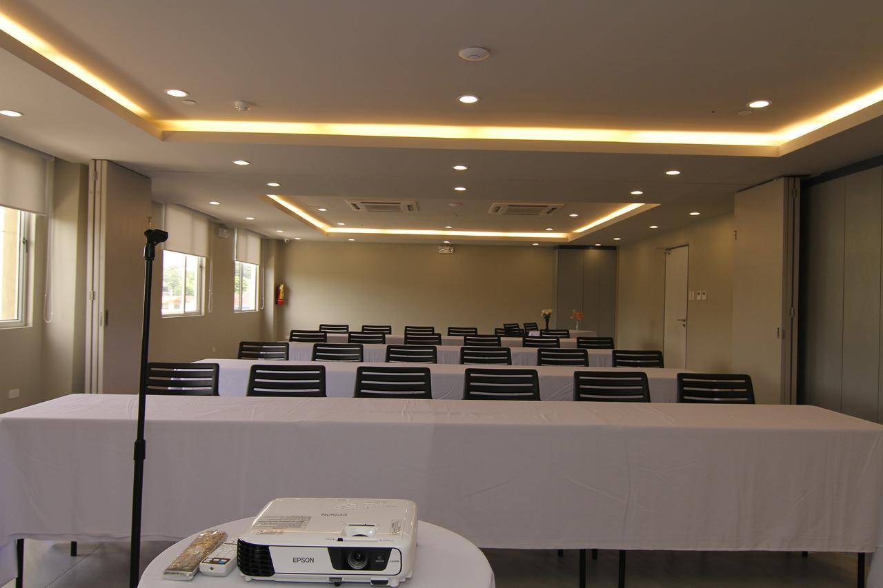 Cebu Hotel Plus מראה חיצוני תמונה