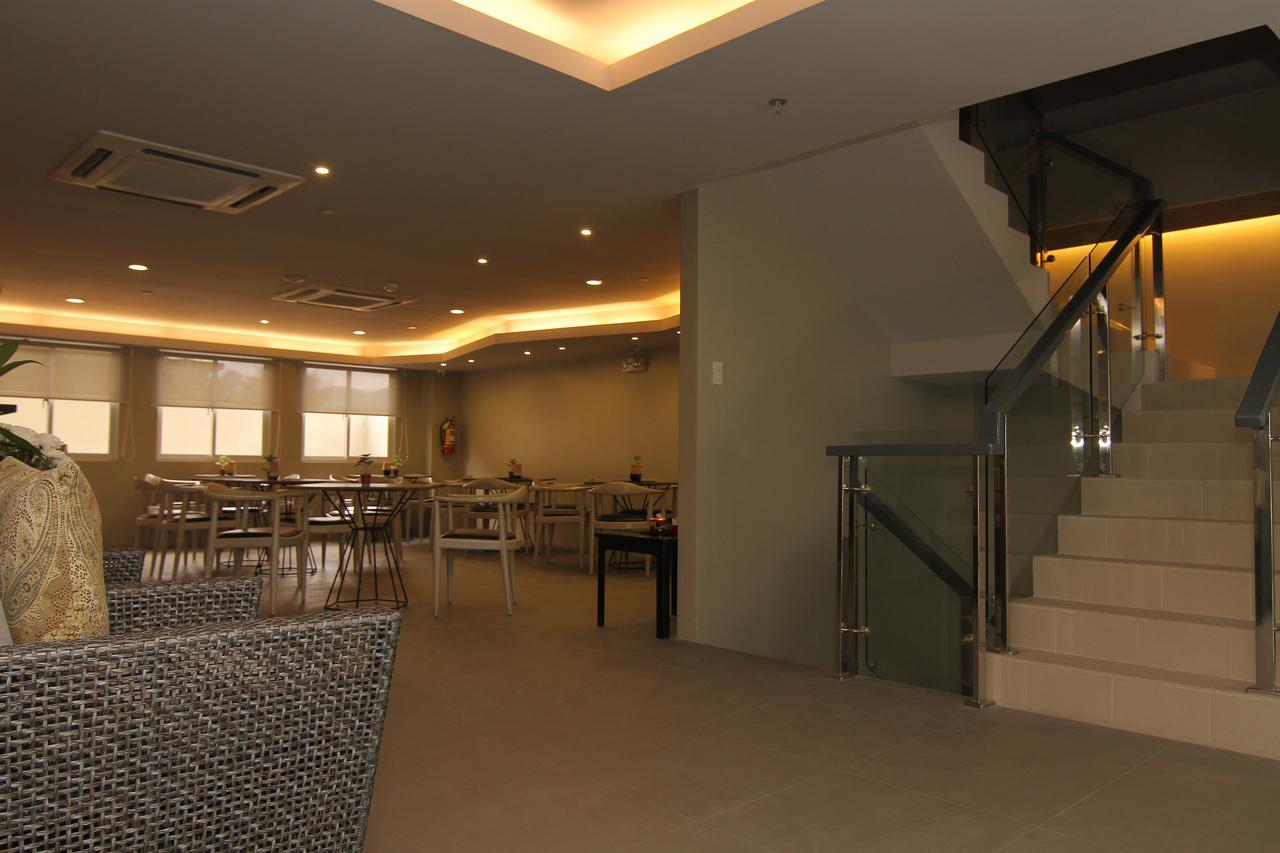 Cebu Hotel Plus מראה חיצוני תמונה