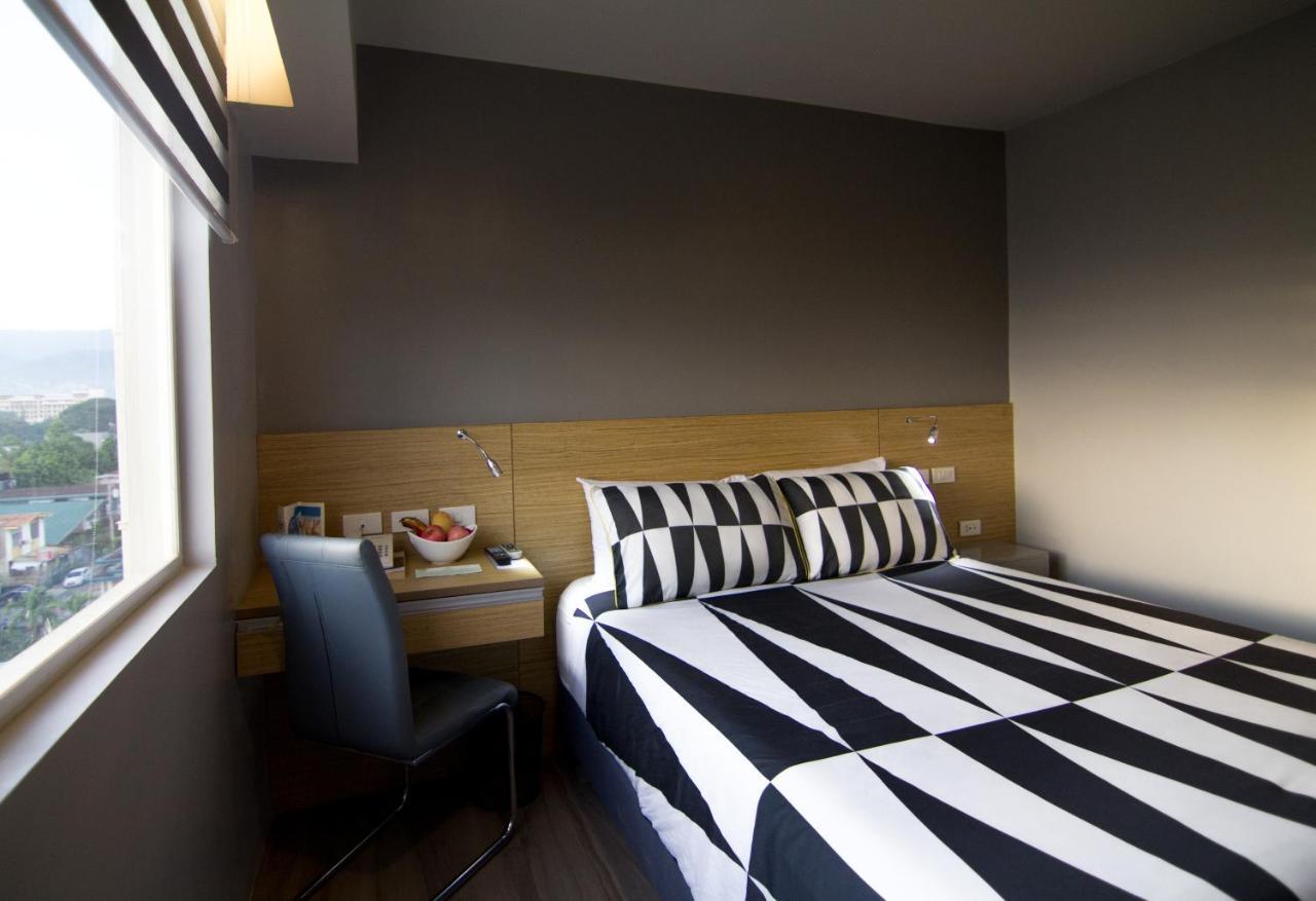 Cebu Hotel Plus מראה חיצוני תמונה